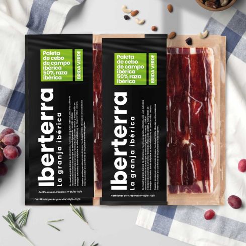 Paleta de cebo de campo ibérica loncheada a cuchillo